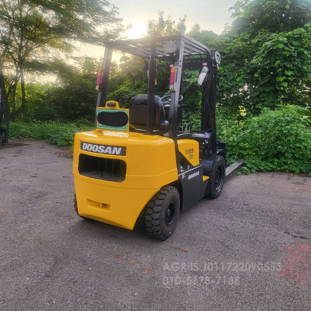 Doosan Forklift 중고지게차 두산 D30S-3 디젤 3톤 지게차 양개식와이드자동발.덧발  사진 7