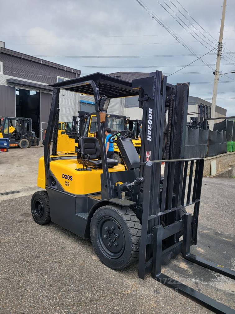 Doosan Forklift 두산 D20S-3중고지게차   운전석