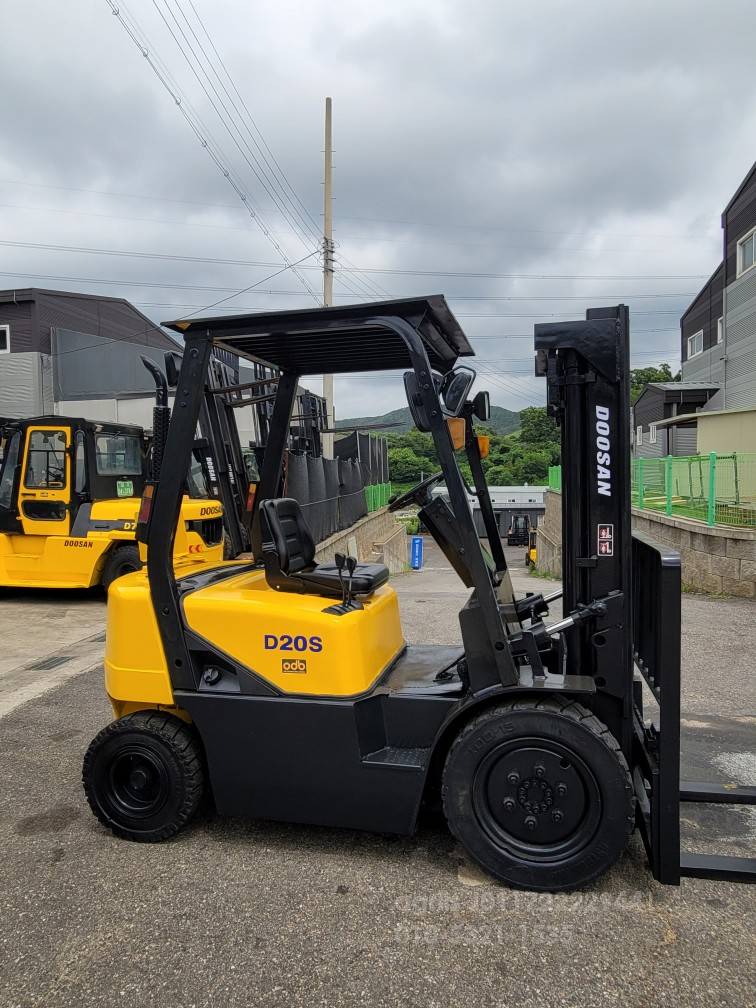 Doosan Forklift 두산 D20S-3중고지게차   엔진내부