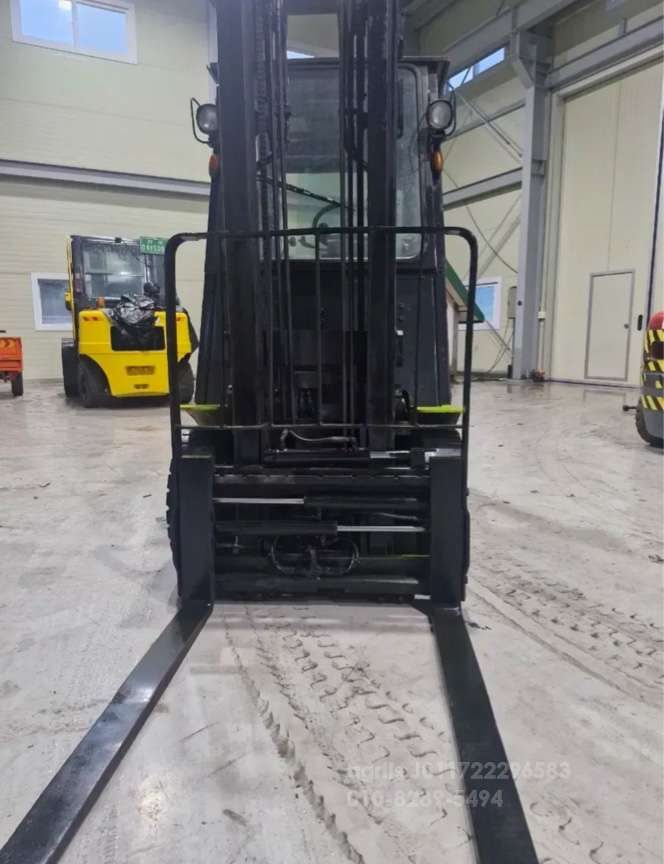 Samsung Forklift 삼성 1.5톤 자동발싸이드쉬프트 장착복합형 가스지게차  측면