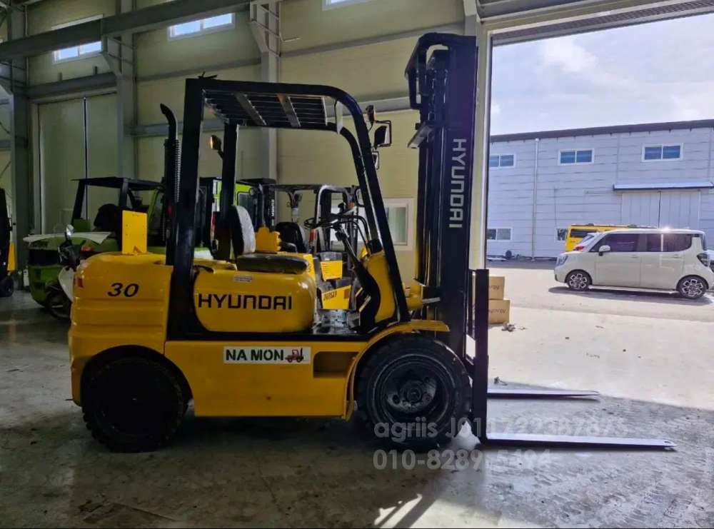 Hyundai Forklift 현대3톤 하이마스타4미터상승 디젤지게차  엔진내부