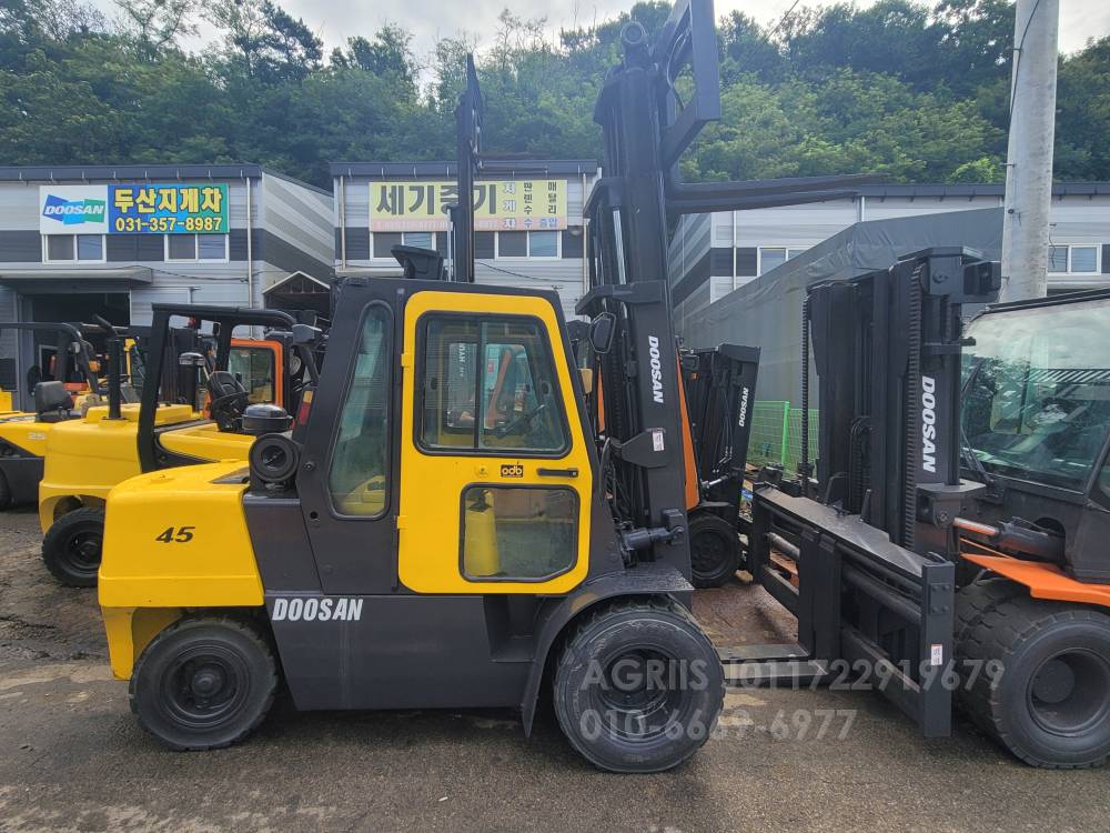 Doosan Forklift 지게차  앞좌측면