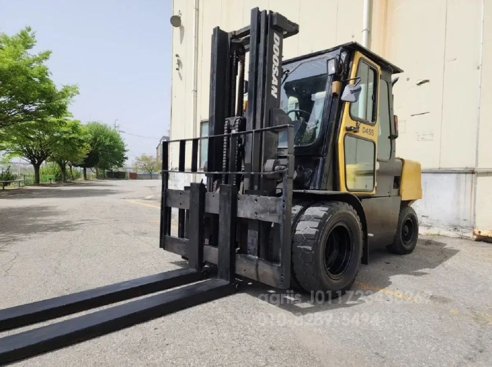  Forklift 두산 4.5톤 디젤지게차 3단마스타 캐빈  앞좌측면