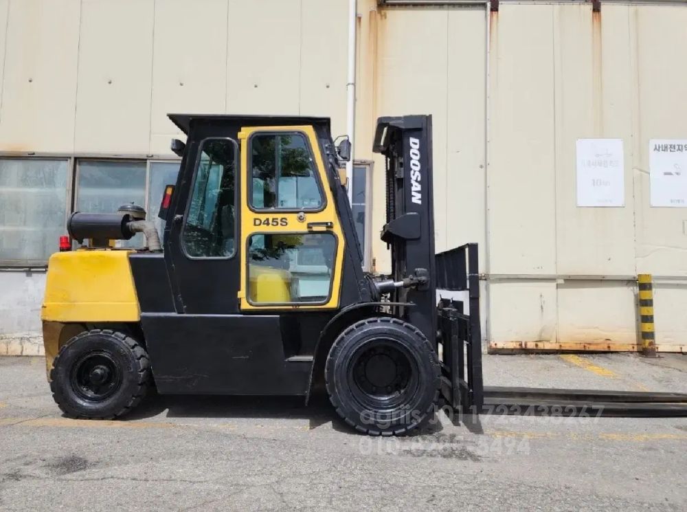  Forklift 두산 4.5톤 디젤지게차 3단마스타 캐빈  측면