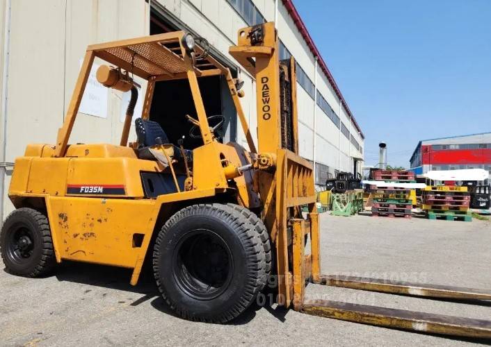  Forklift 두산 에프디 3.5톤 디젤지게차 덧발장착  운전석