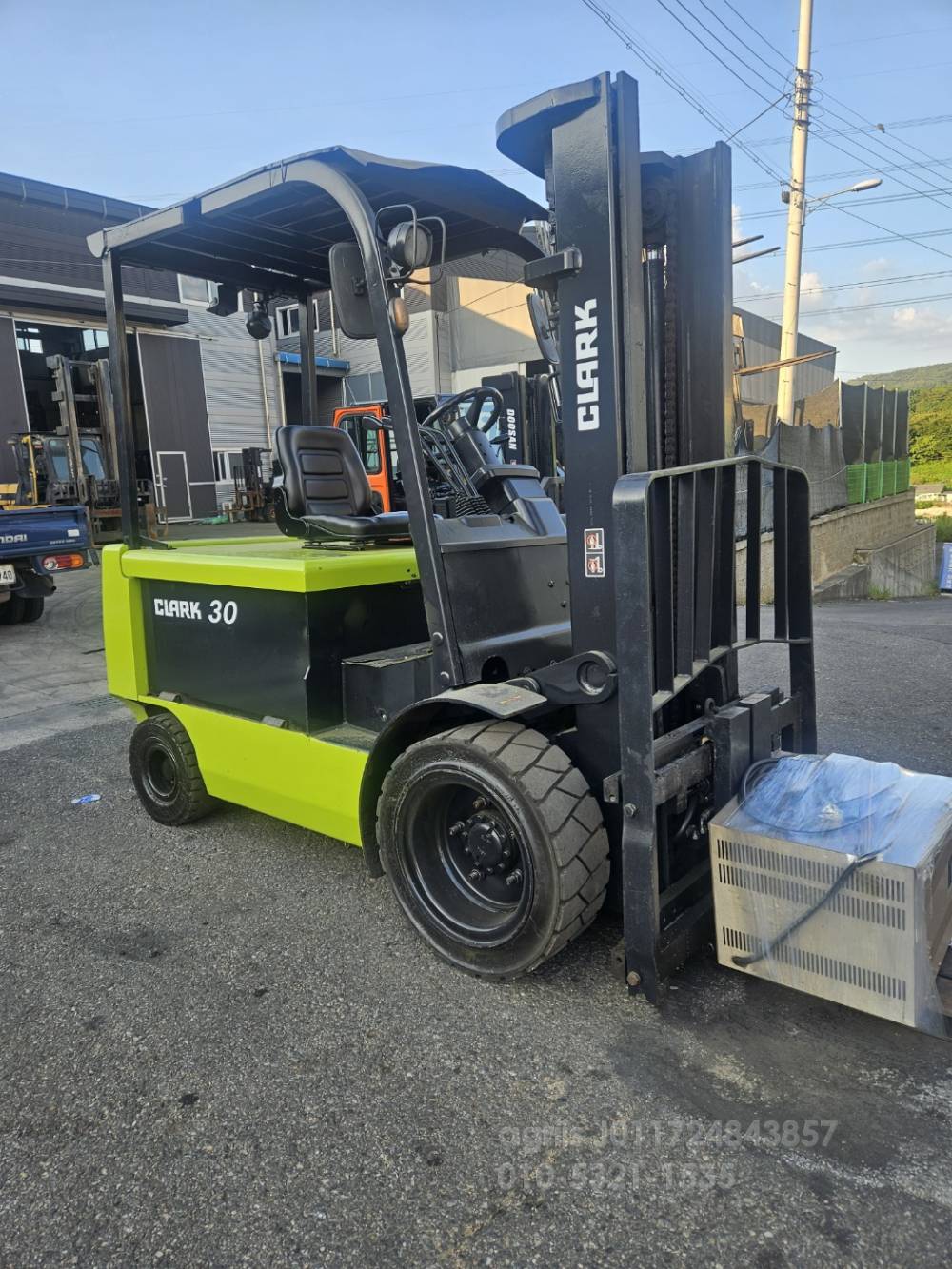 Clark Forklift 클라크EPX3톤사이드쉬프트전동지게차  운전석