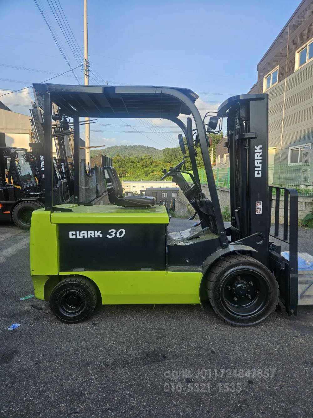 Clark Forklift 클라크EPX3톤사이드쉬프트전동지게차  엔진내부