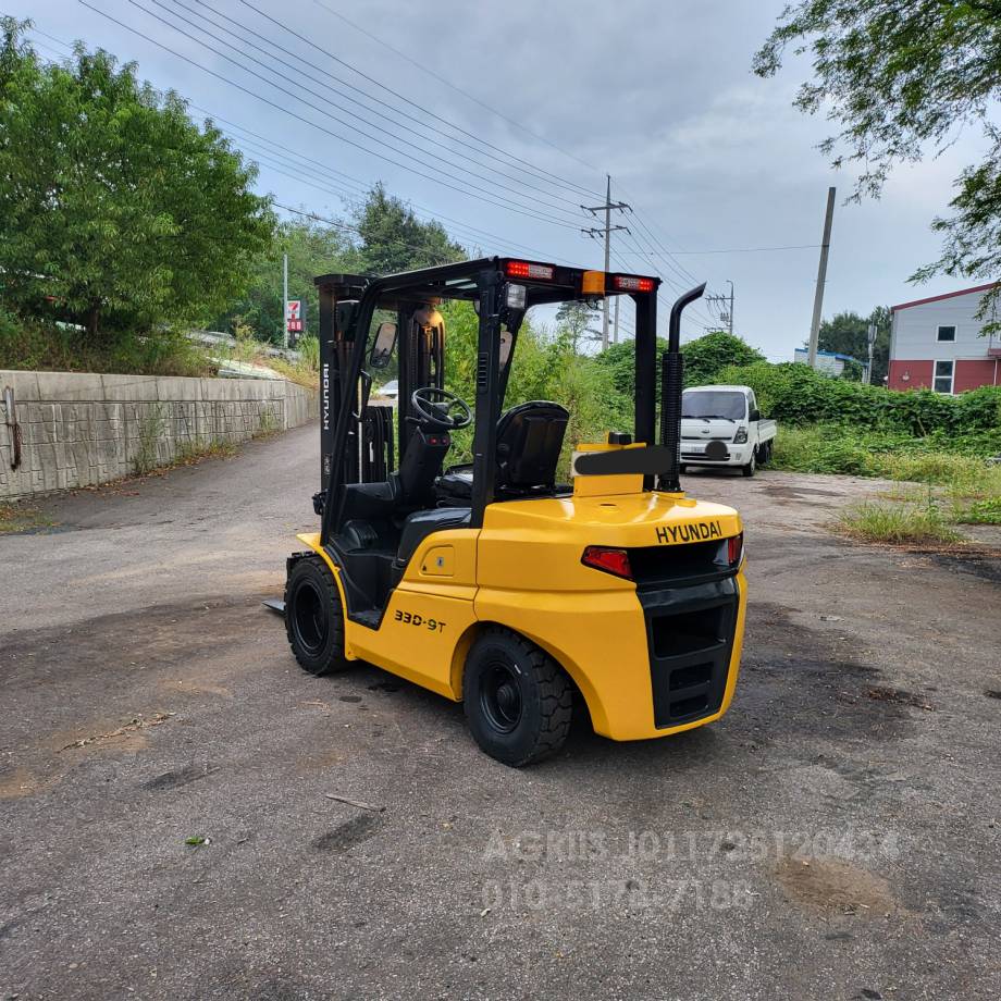 Hyundai Forklift 중고지게차 현대 포렉스 33D-9T 디젤 3단 지게차3단마스트 4포크 원투 파레트 핸들러  뒤우측면