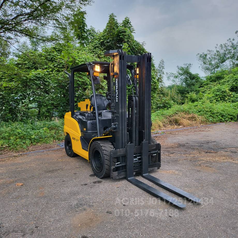 Hyundai Forklift 중고지게차 현대 포렉스 33D-9T 디젤 3단 지게차3단마스트 4포크 원투 파레트 핸들러  측면