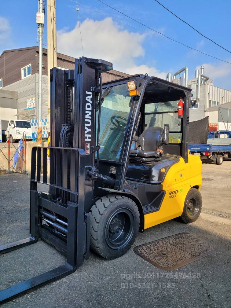 Hyundai Forklift 현대포렉스2.98톤3단자동발지게차  앞좌측면