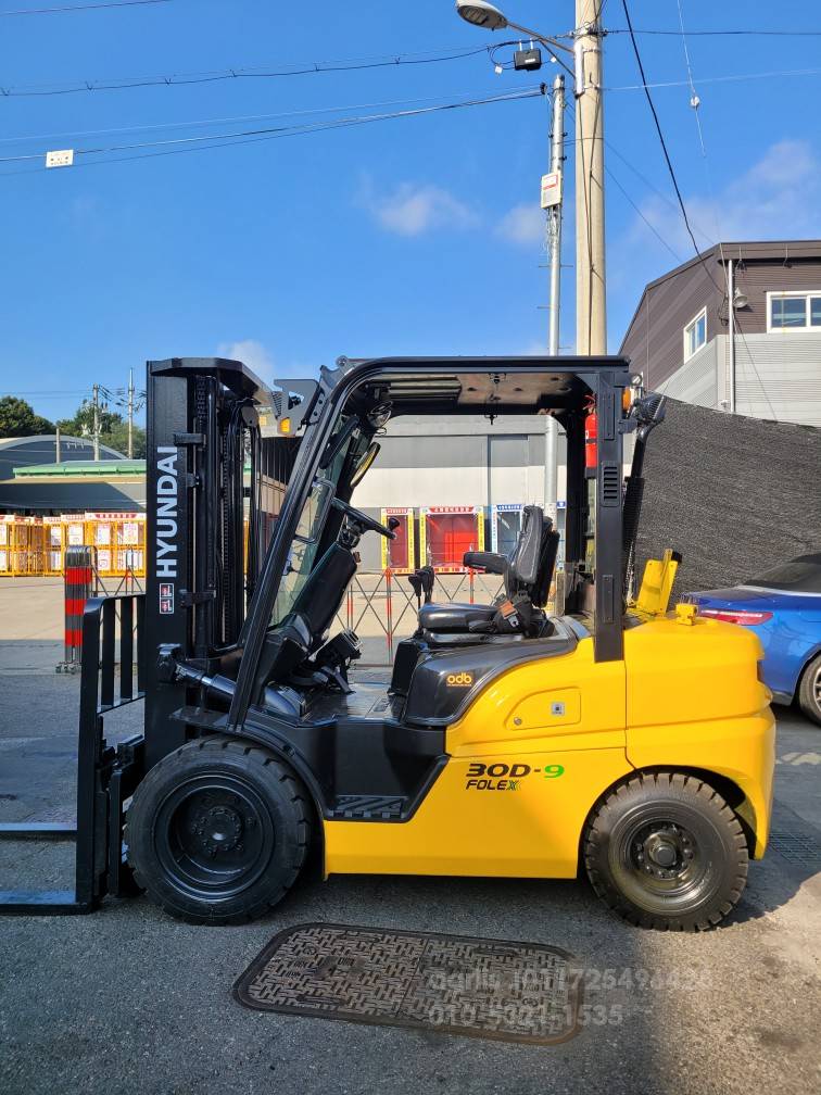 Hyundai Forklift 현대포렉스2.98톤3단자동발지게차  뒤우측면