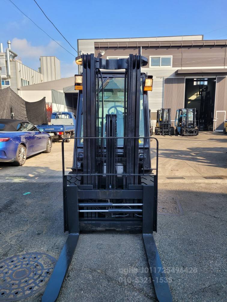 Hyundai Forklift 현대포렉스2.98톤3단자동발지게차  측면