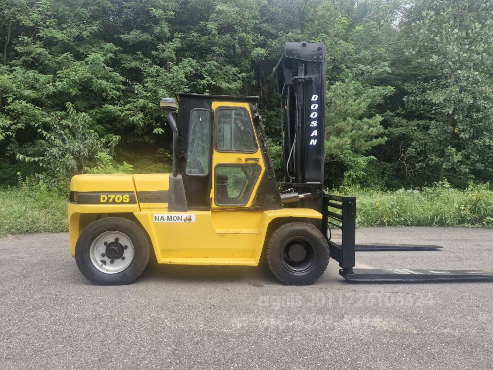 Doosan Forklift 두산7톤 3단마스타자동발 디젤지게차  측면