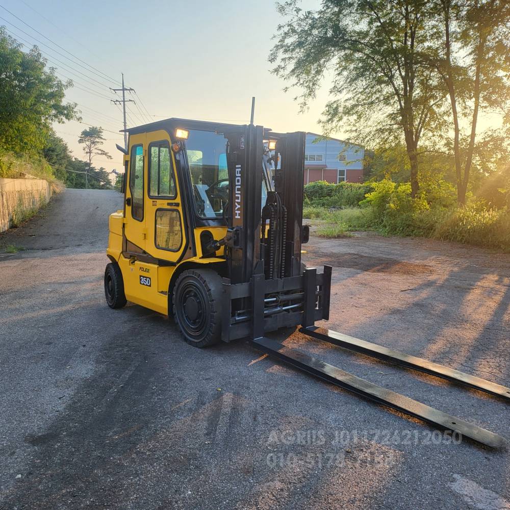 Hyundai Forklift 중고지게차 현대 포렉스35D 디젤 3.5톤 3단 지게차3단자동발캐빈히터덧발  측면