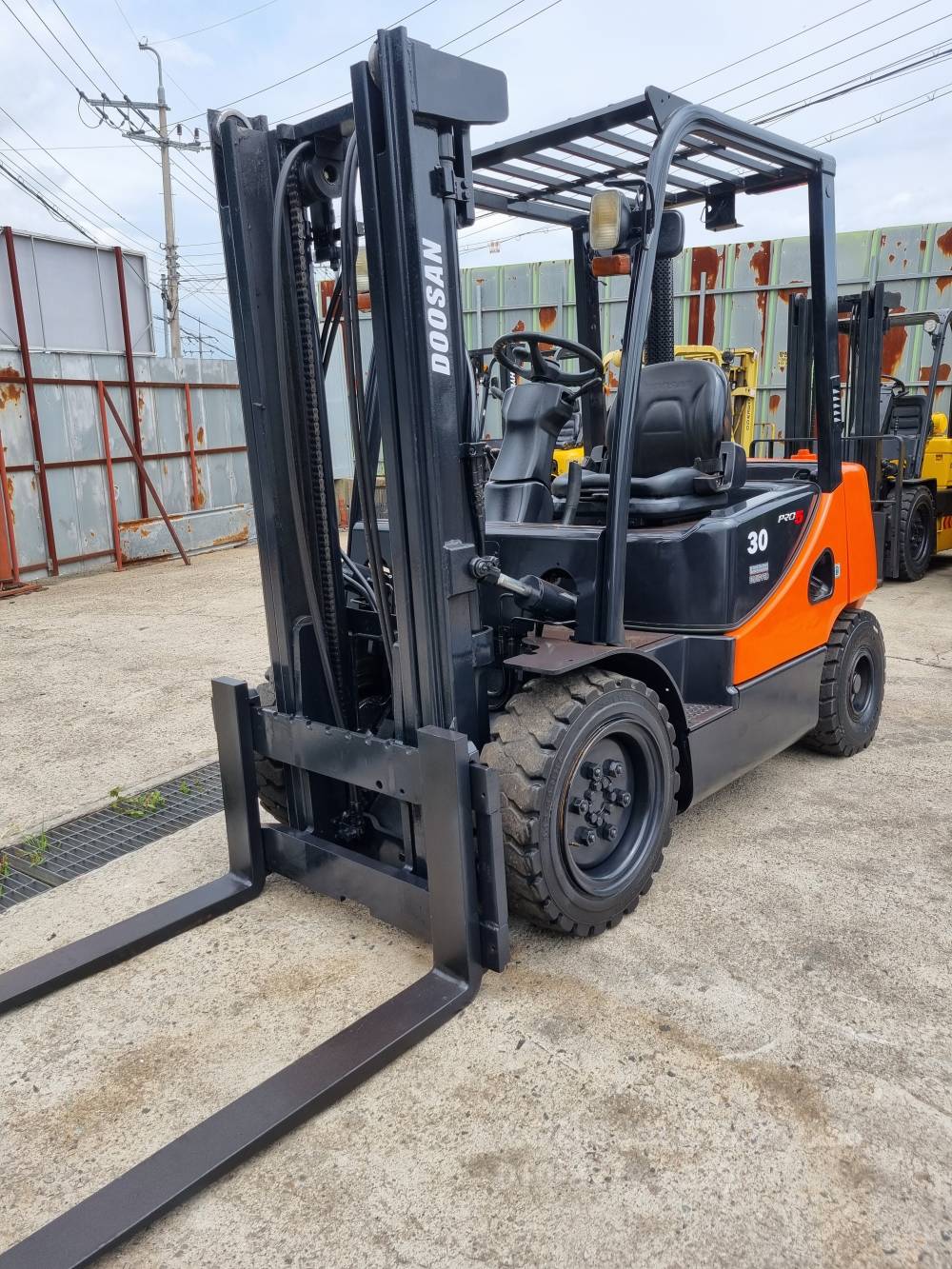 Doosan Forklift 두산3톤디젤지게차  측면