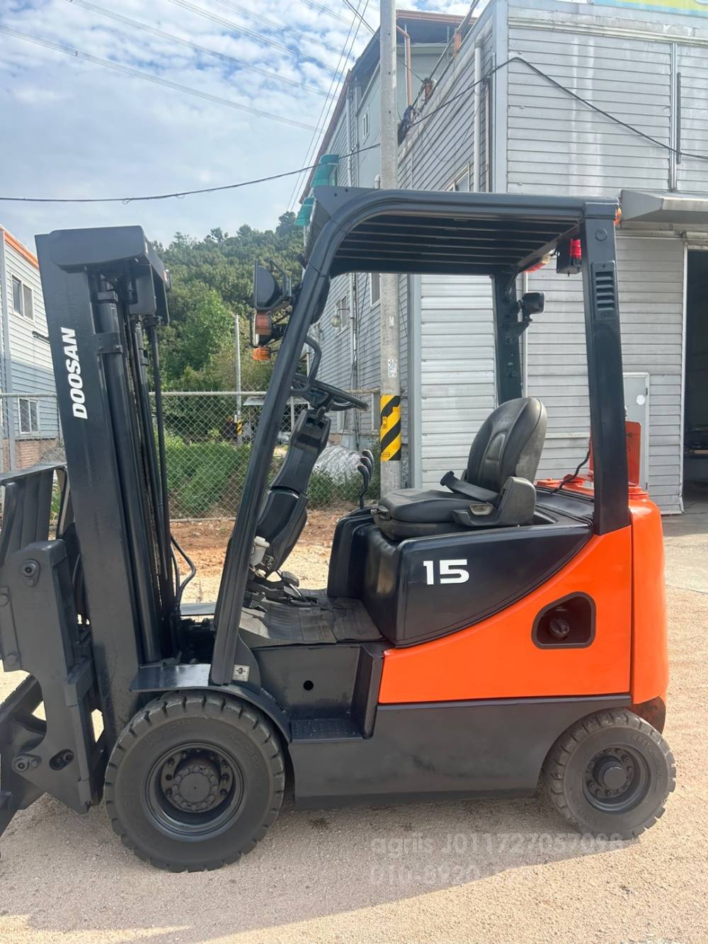 Doosan Forklift 두산 지게차 1.5톤 3단 힌지드 D15S-5  측면