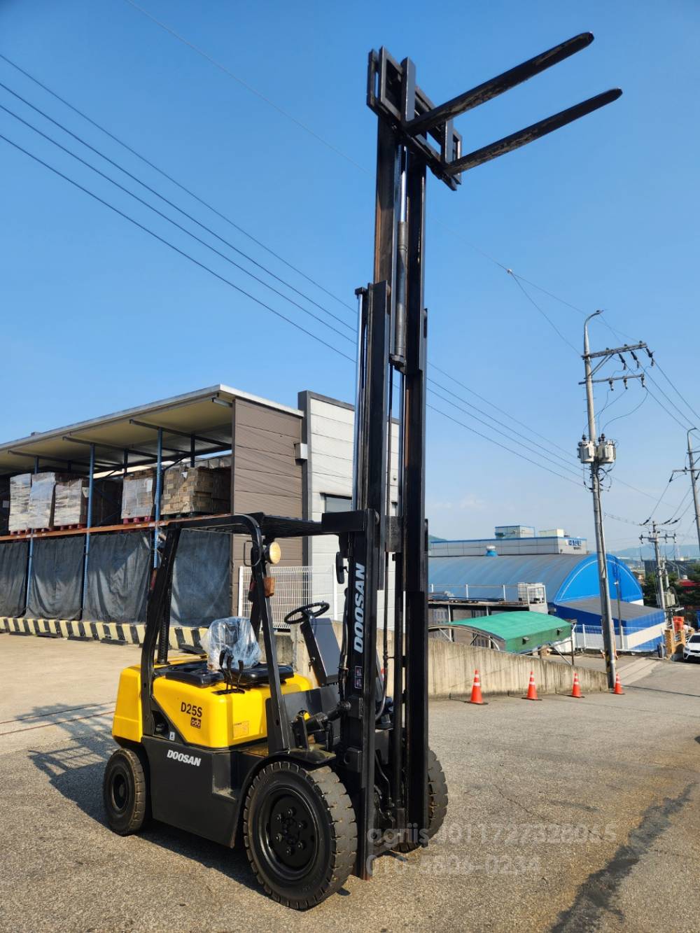 Doosan Forklift 2.5톤3단지게차  앞좌측면