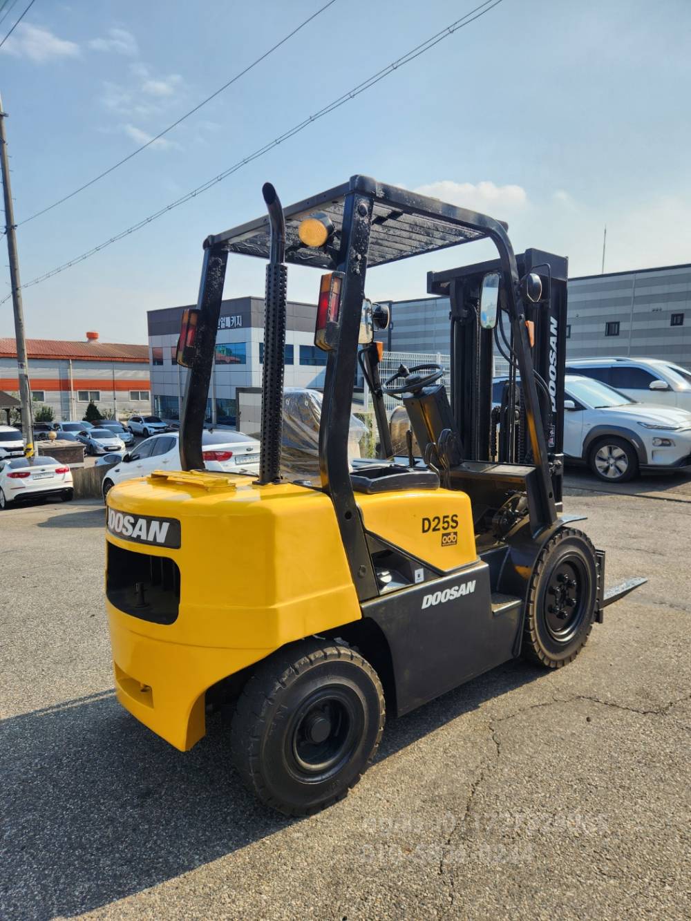 Doosan Forklift 2.5톤3단지게차  측면