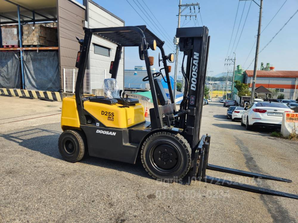 Doosan Forklift 2.5톤3단지게차  운전석