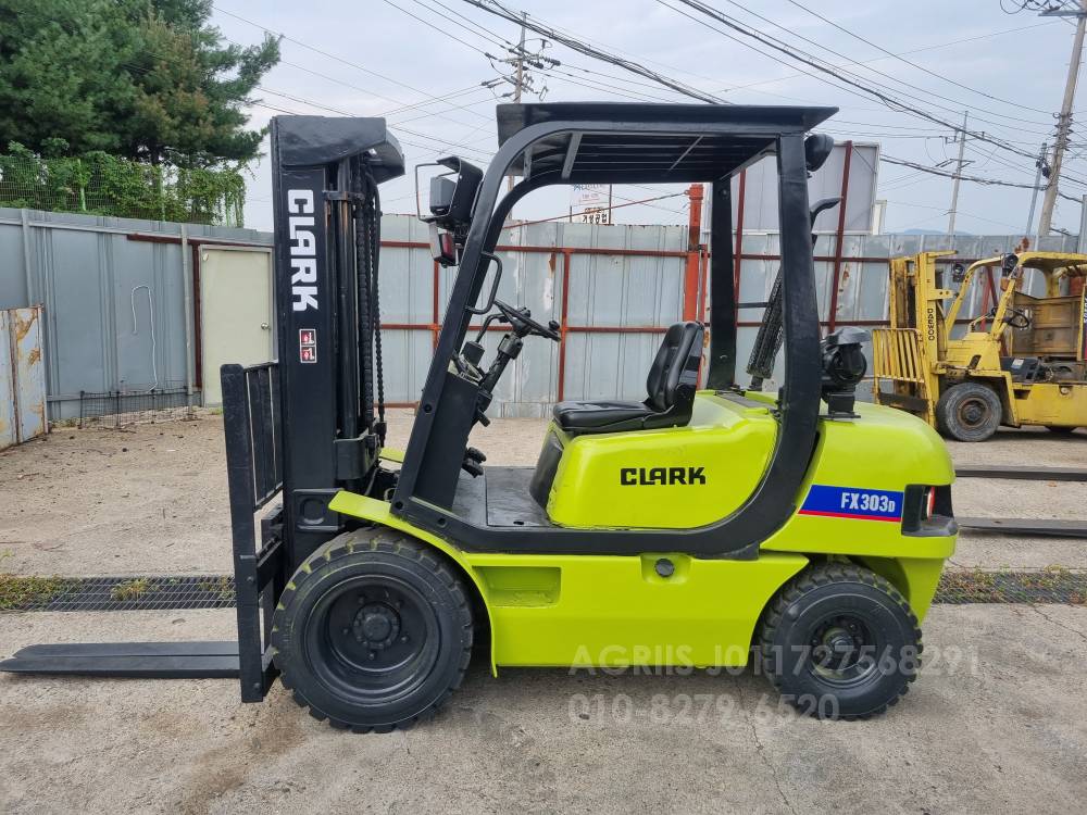  Forklift 클라크3톤3단디젤지게차  앞좌측면