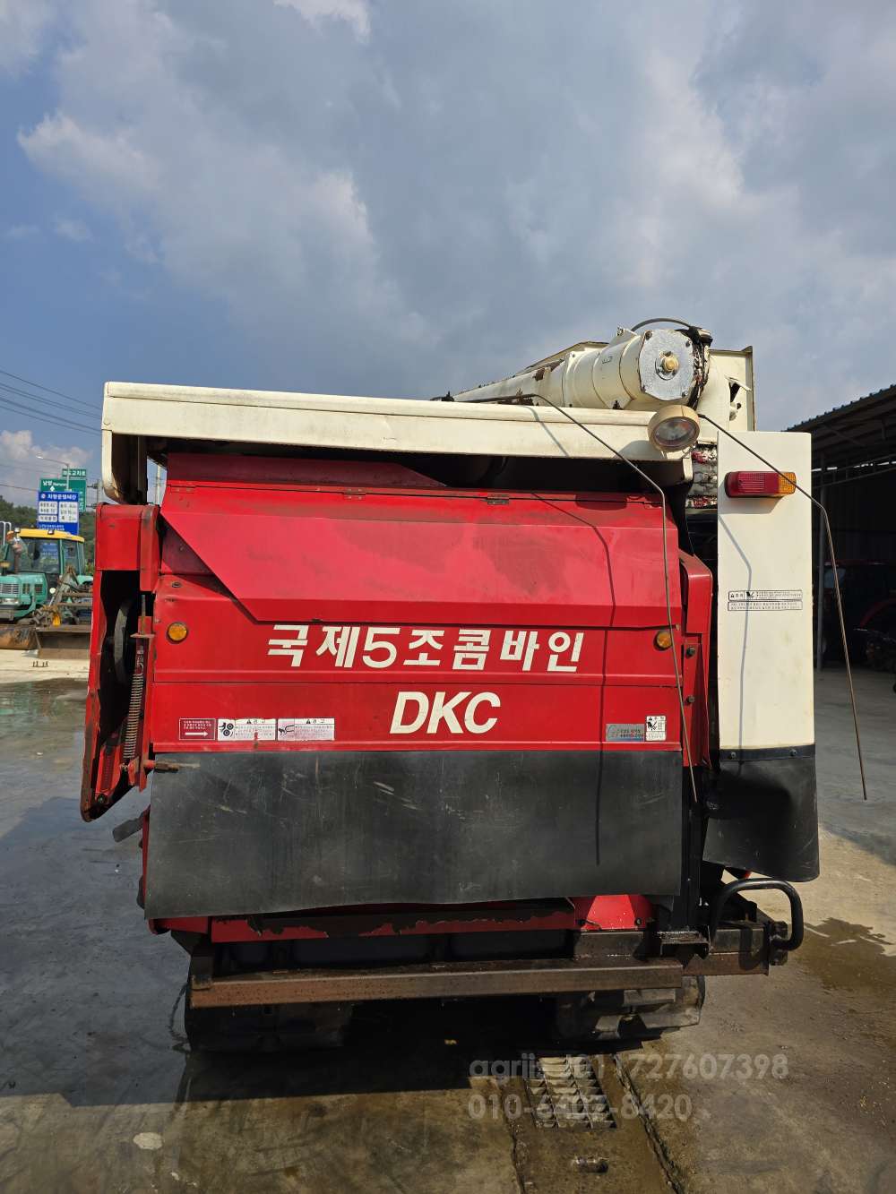 Kukje Combine Harvester DKC865 (5Rows) 운전석