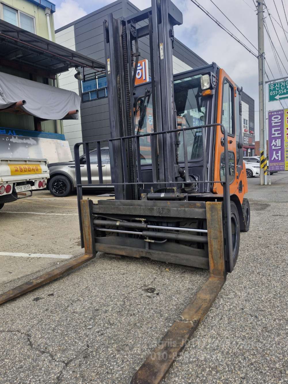 Doosan Forklift 두산3톤 더블타이어식 하이마스타 복합형 옵션 올통타이어  앞좌측면