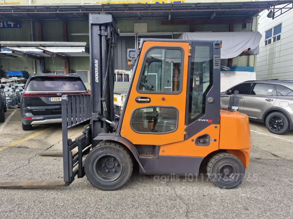 Doosan Forklift 두산3톤 더블타이어식 하이마스타 복합형 옵션 올통타이어  운전석