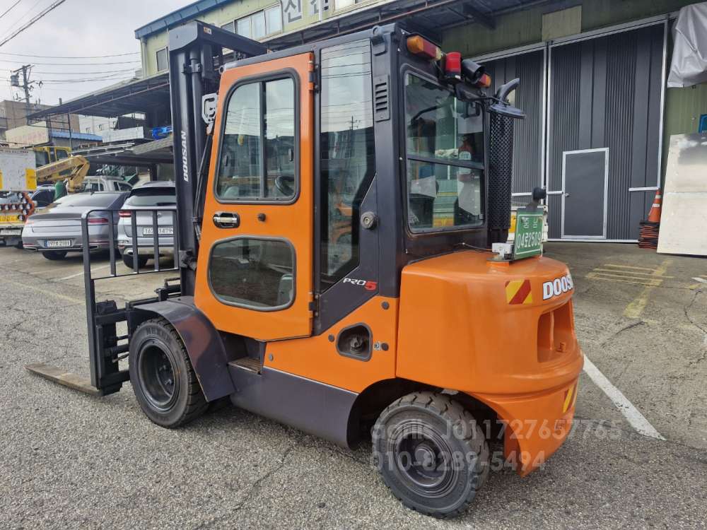 Doosan Forklift 두산3톤 더블타이어식 하이마스타 복합형 옵션 올통타이어  엔진내부