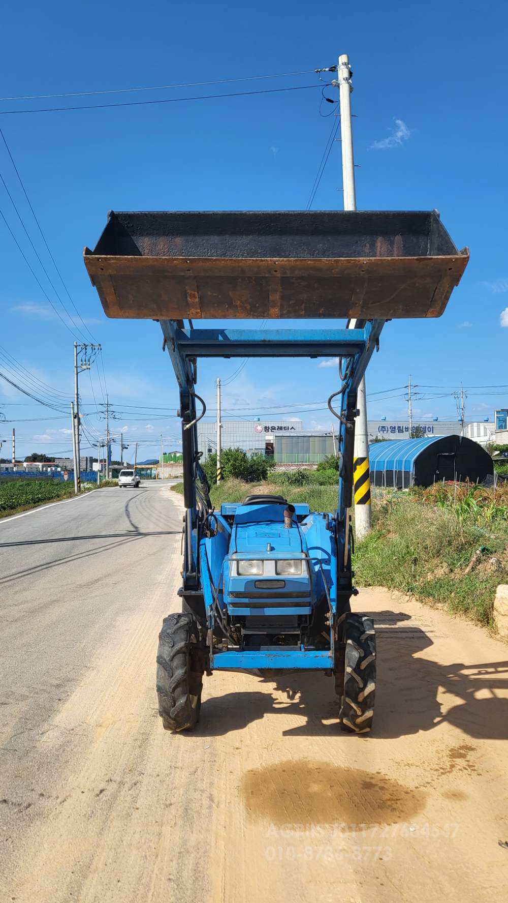 TYM Tractor TA2840 (28hp) 측면