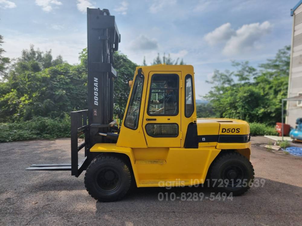 Doosan Forklift 두산5톤 하이마스타 자동발 디젤지게차  뒤우측면