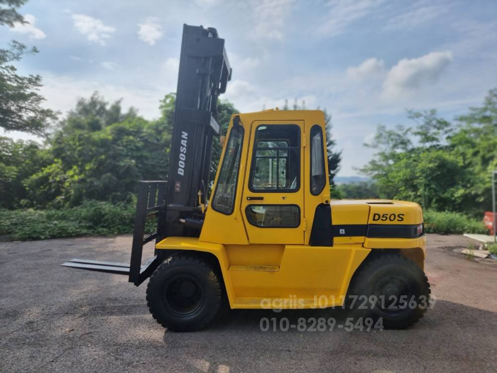 Doosan Forklift 두산5톤 하이마스타 자동발 디젤지게차  엔진내부