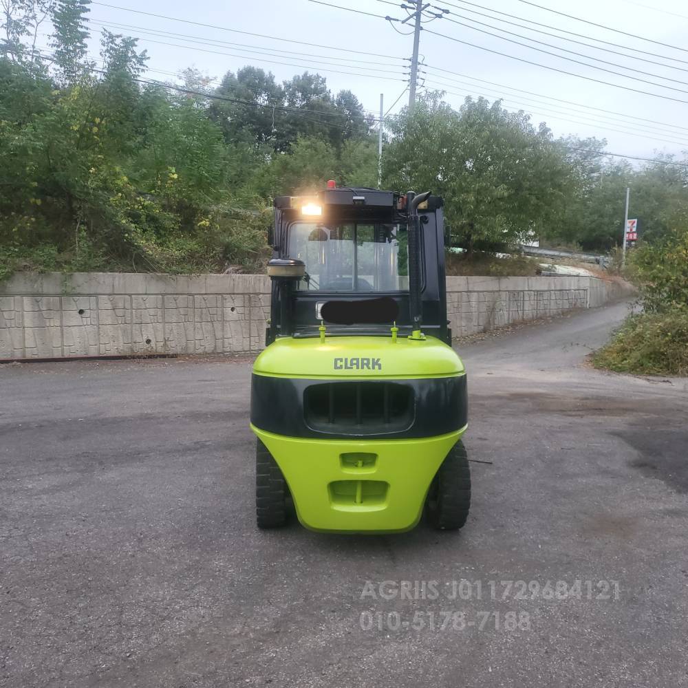 Clark Forklift 중고지게차 클라크 C50K 5톤 3단 지게차더블타이어.자동발.덧발.냉난방.후방   엔진내부