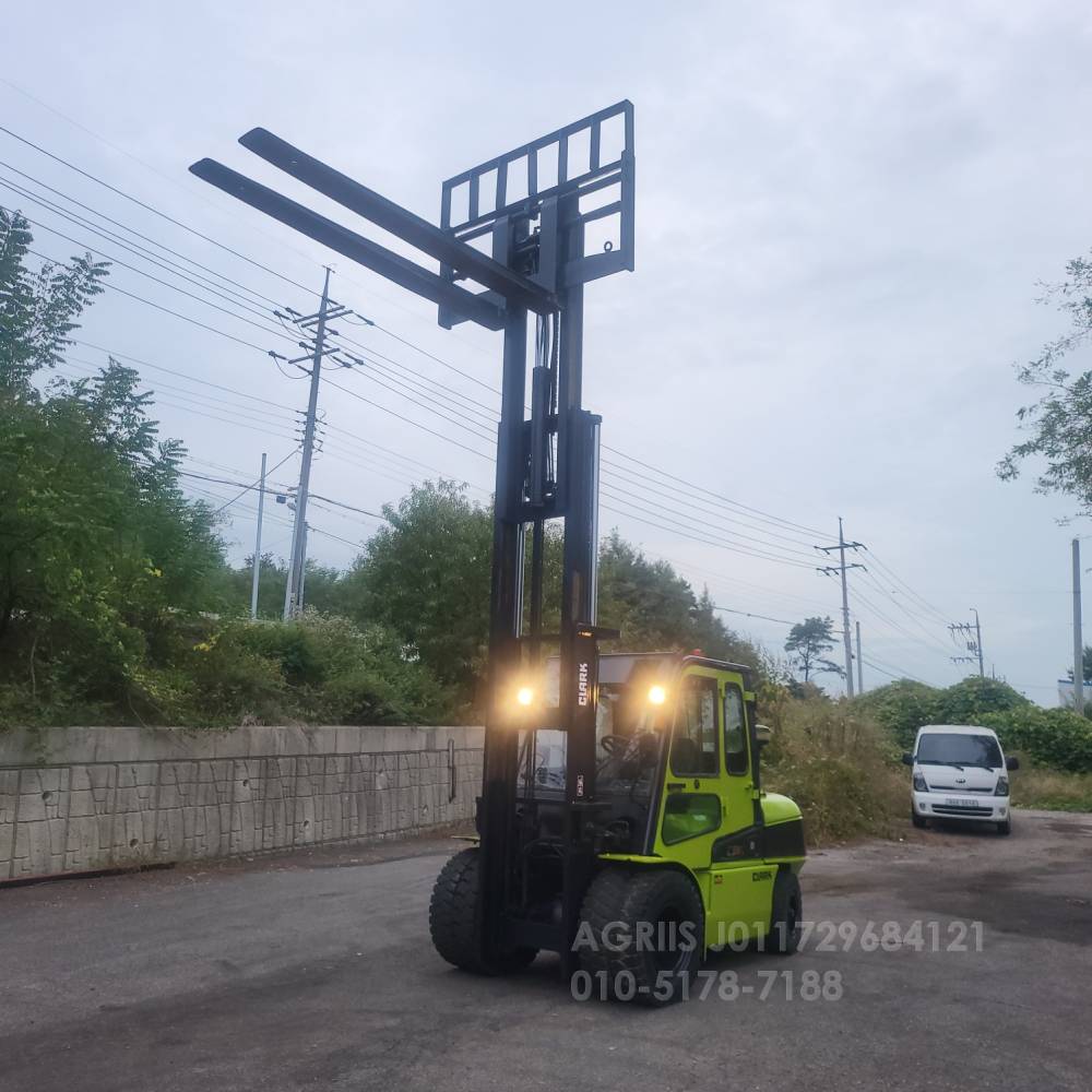 Clark Forklift 중고지게차 클라크 C50K 5톤 3단 지게차더블타이어.자동발.덧발.냉난방.후방   사진 9