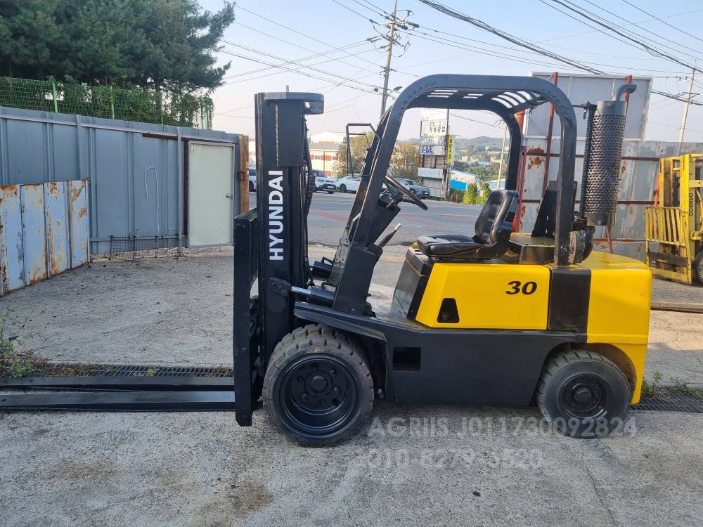 Hyundai Forklift 현대3톤3단지게차  앞좌측면