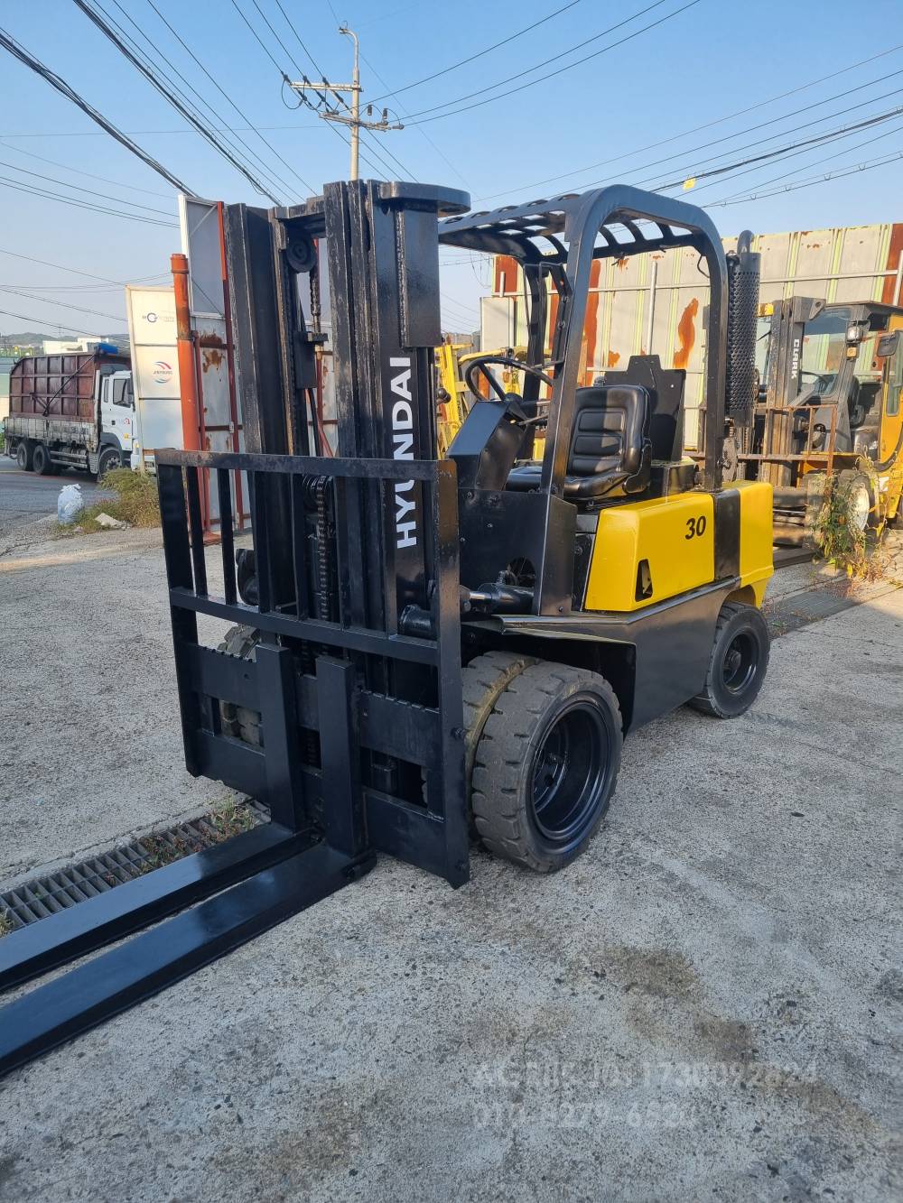 Hyundai Forklift 현대3톤3단지게차  측면