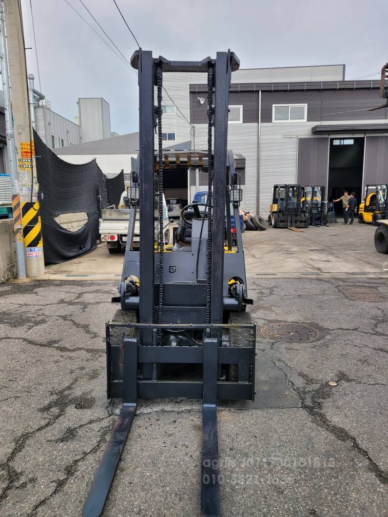 Hyundai Forklift 현대PF2.5톤하이마스트중고지게차  측면