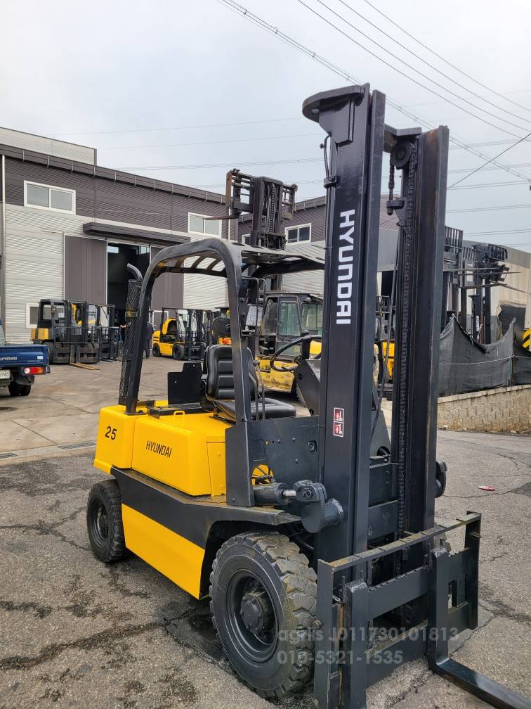 Hyundai Forklift 현대PF2.5톤하이마스트중고지게차  운전석