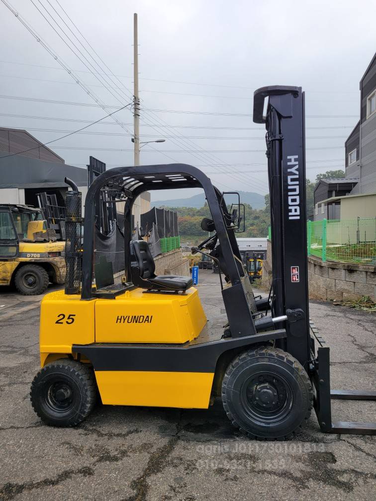 Hyundai Forklift 현대PF2.5톤하이마스트중고지게차  엔진내부