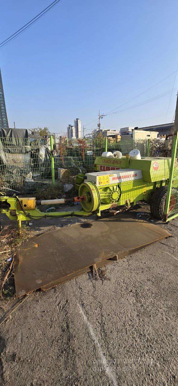 Shibaura Rectangle Baler MARKANT 55  앞좌측면