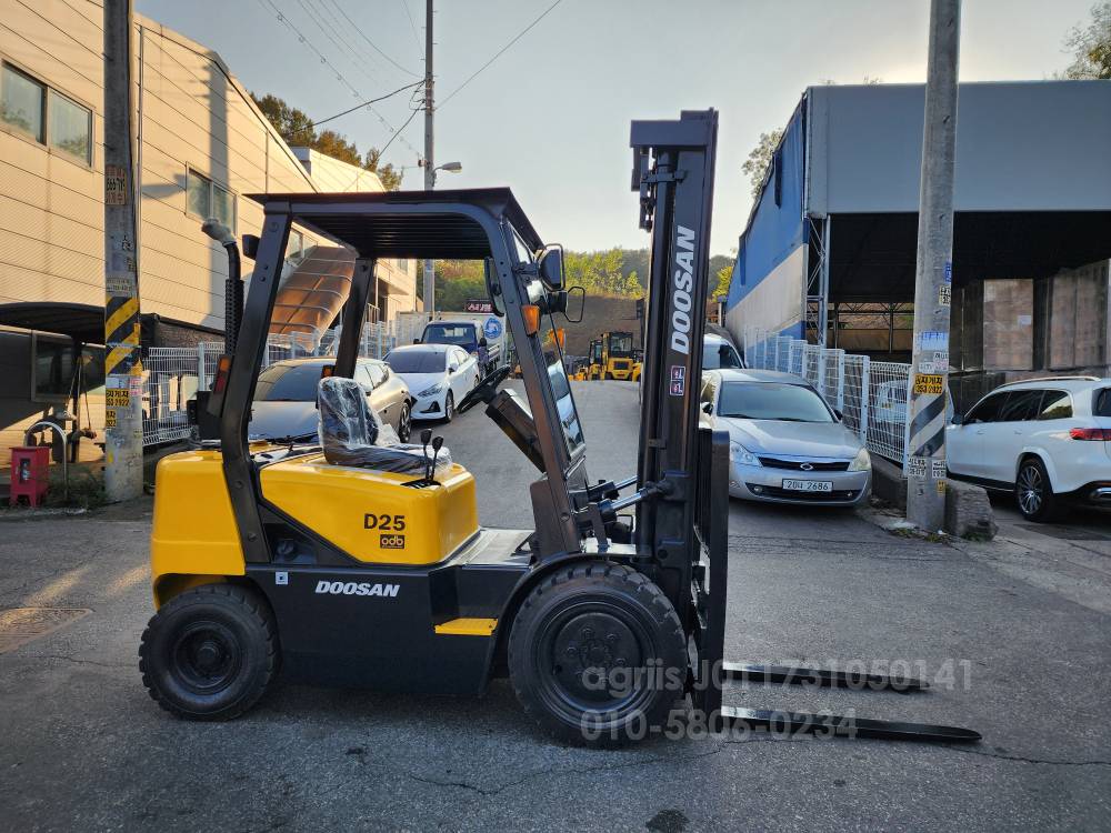 Doosan Forklift 노랭이 2.5톤 하이마스트 지게차  엔진내부