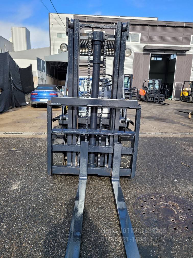 Doosan Forklift 두산FD2.5톤중고지게차  측면