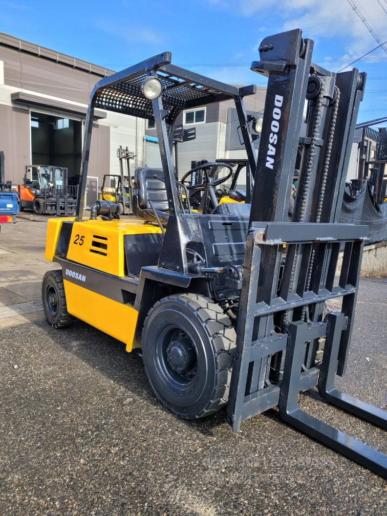 Doosan Forklift 두산FD2.5톤중고지게차  운전석