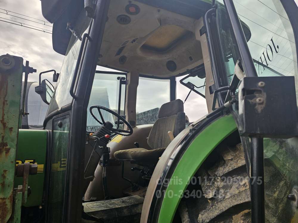 JohnDeere Tractor 5510 (85hp) 운전석