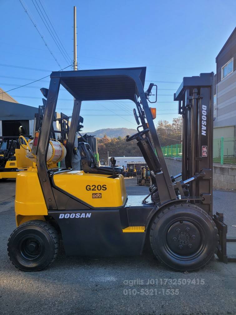 Doosan Forklift 두산2톤중고지게차  엔진내부