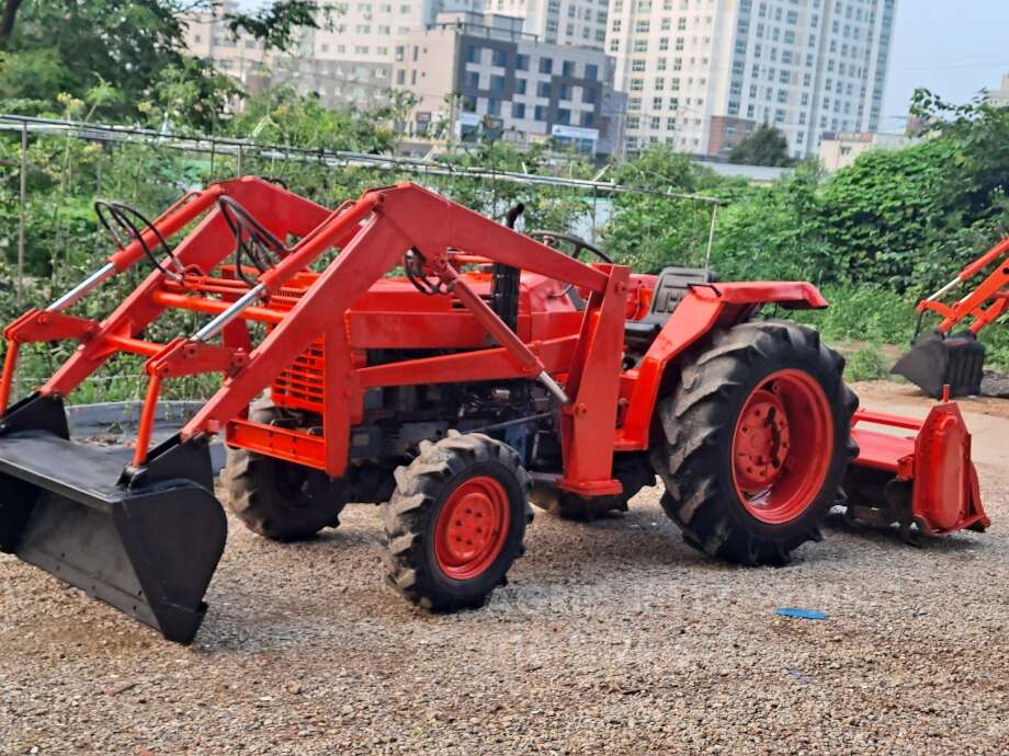 Daedong Tractor L2601 (26hp) 앞좌측면