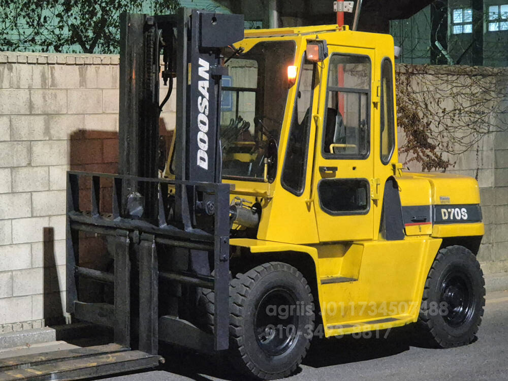 Doosan Forklift D70S  뒤우측면