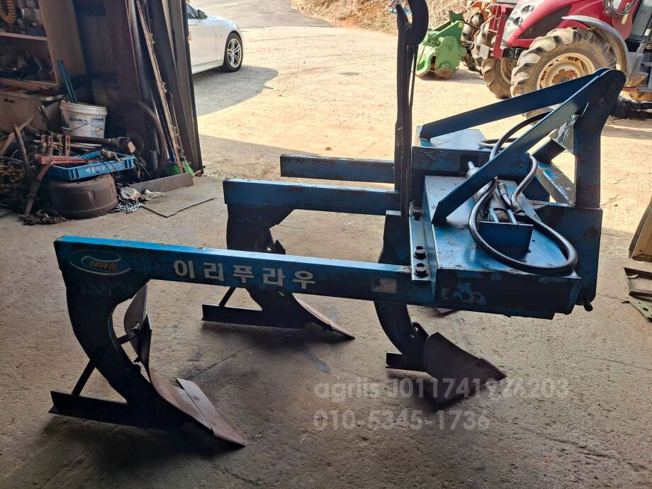 이랑4련쟁기  쟁기 쟁기 뒤우측면