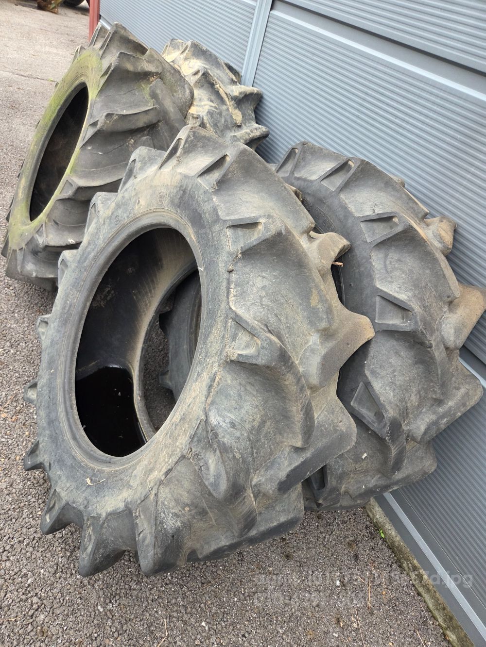 포드54마력뒷타이어,대동33마 포드54마력뒷타이어,대동33마력뒷타이어,각종타이어중고 포드54마력뒷타이어,대동33마력뒷타이어,각종타이어중고 뒤우측면