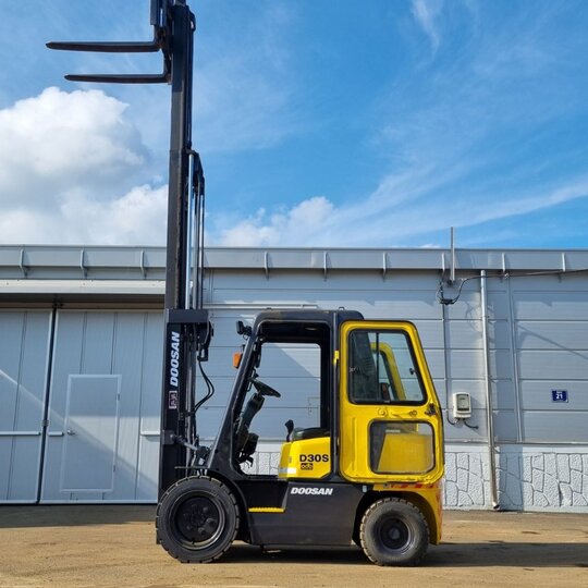  Forklift D30S-3  앞좌측면