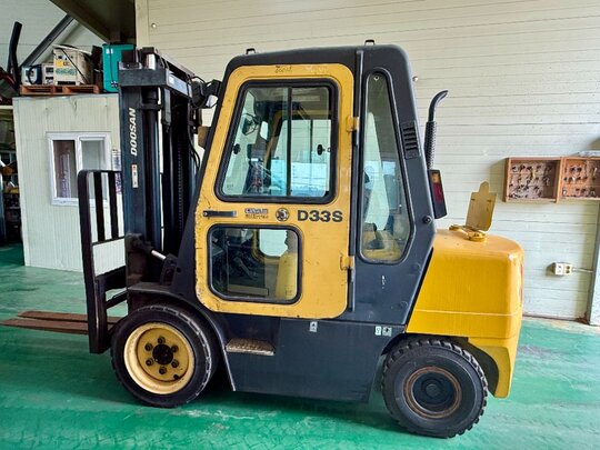 Doosan 3.3톤 지게차 D33S  앞좌측면